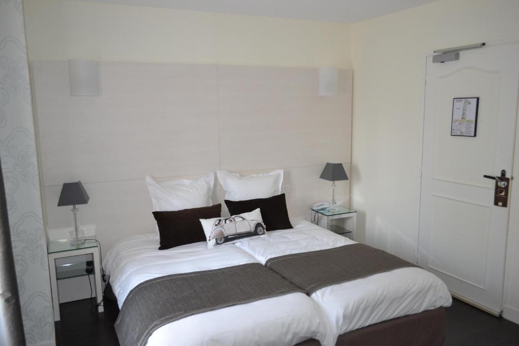Hotel Le Saint-Jacques Cloyes-sur-le-Loir Exterior foto