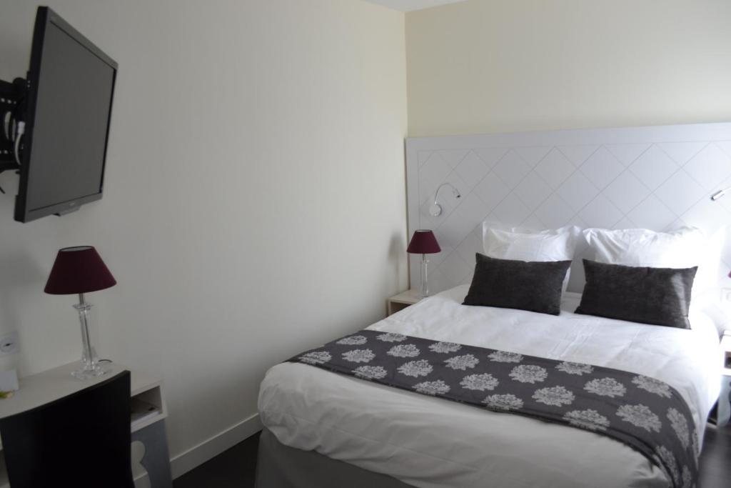 Hotel Le Saint-Jacques Cloyes-sur-le-Loir Exterior foto