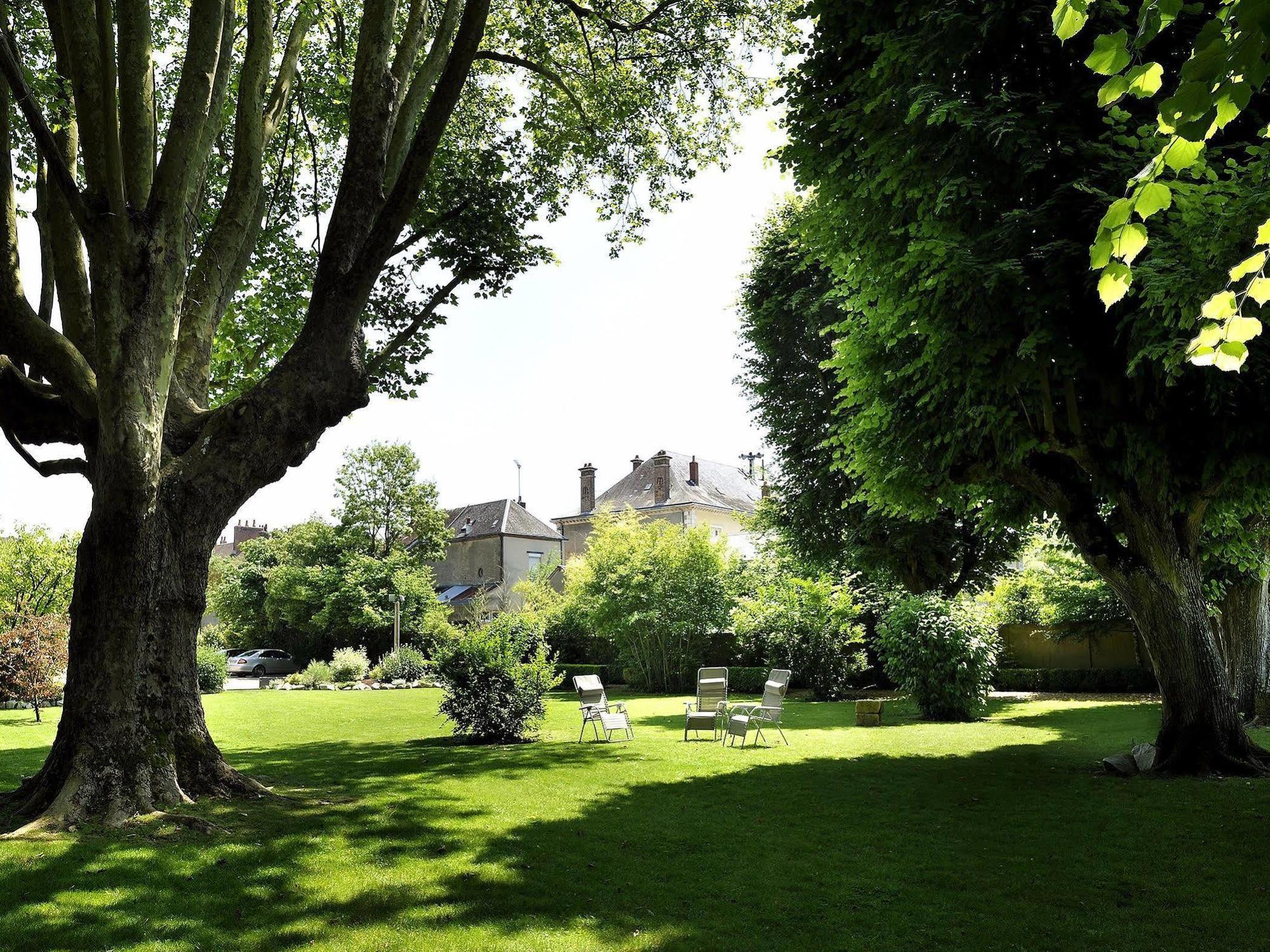 Hotel Le Saint-Jacques Cloyes-sur-le-Loir Exterior foto