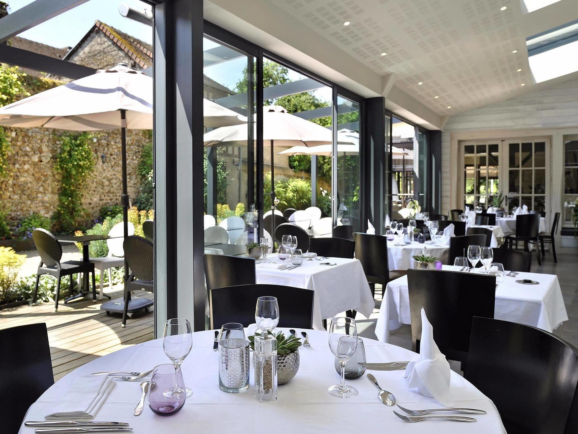Hotel Le Saint-Jacques Cloyes-sur-le-Loir Exterior foto