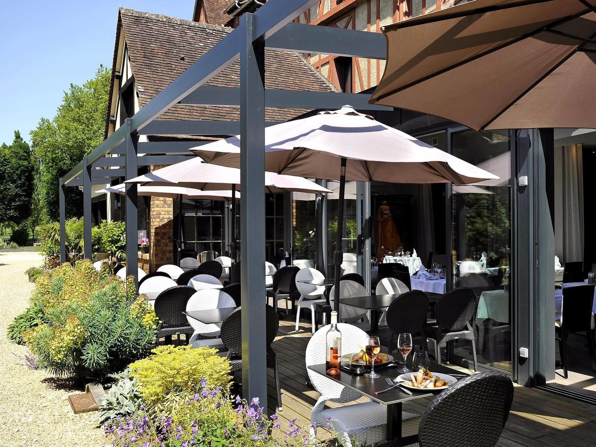 Hotel Le Saint-Jacques Cloyes-sur-le-Loir Exterior foto